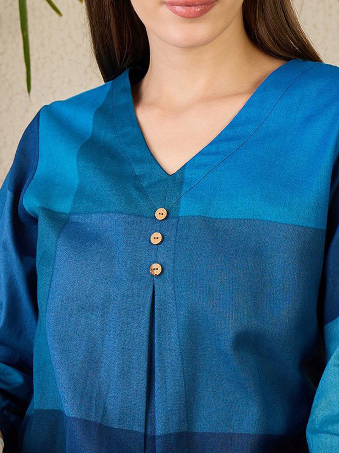 Dhiyona IE Colourblocked V-Neck A-Line Kurta & Trousers