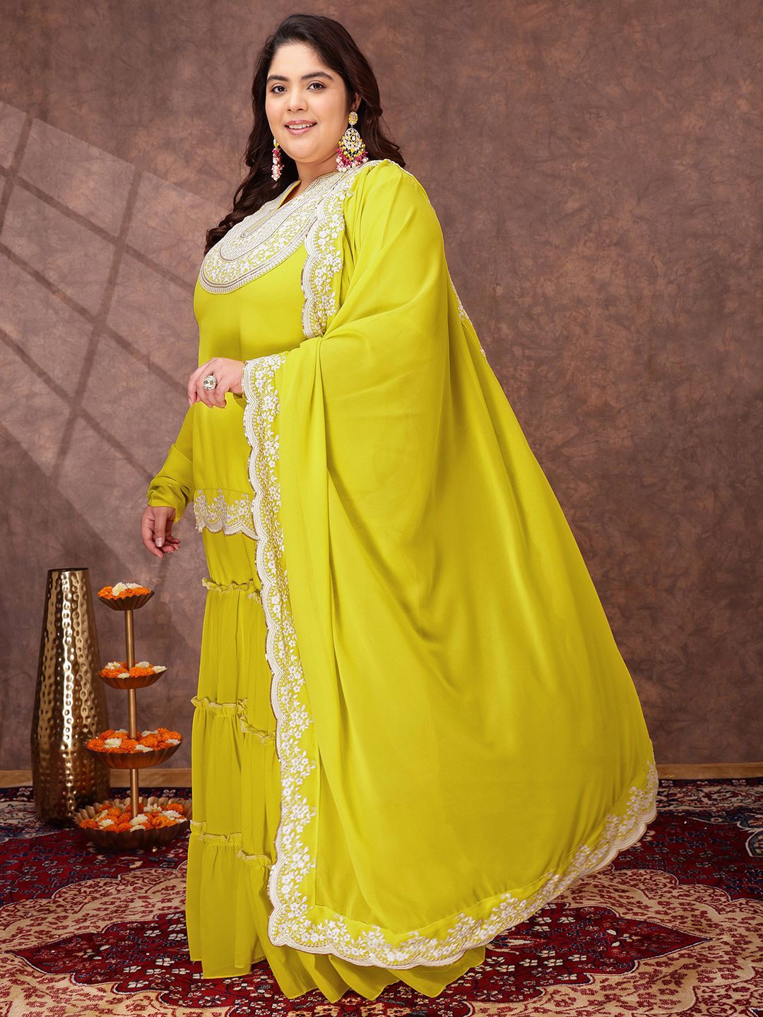 Dhiyona IN Women Floral Yoke Design Regular Thread Work Kurta Set With Dupatta