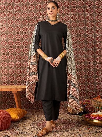 Women Solid Kurta with Trouser & Dupatta