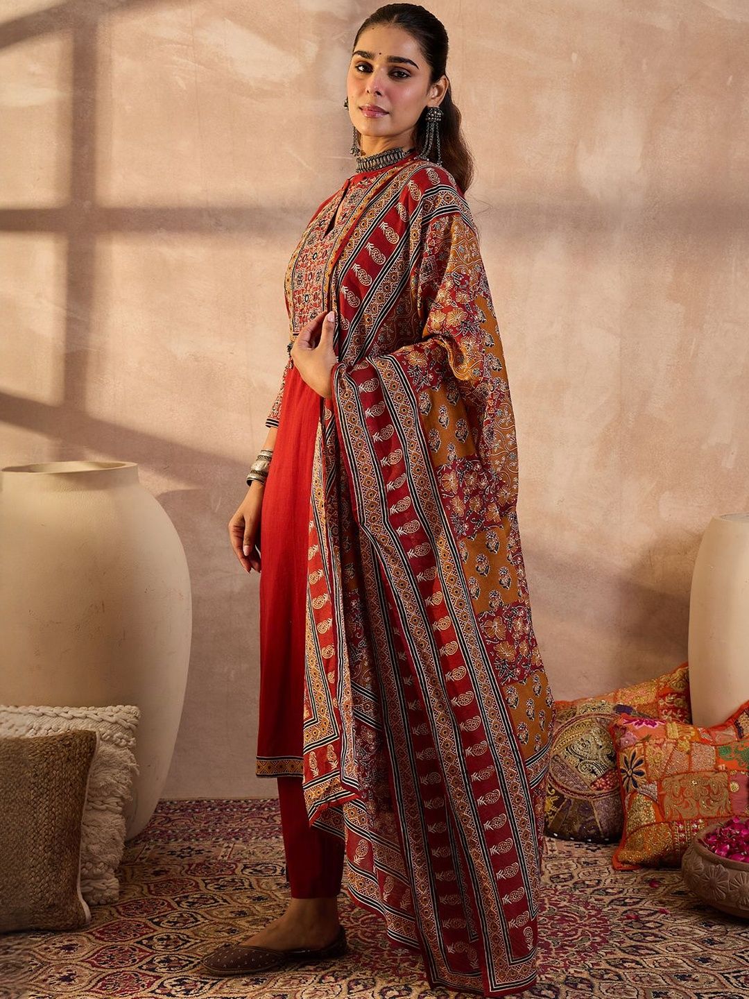 Women Ethnic Motifs Embroidered Cotton Kurta with Trousers