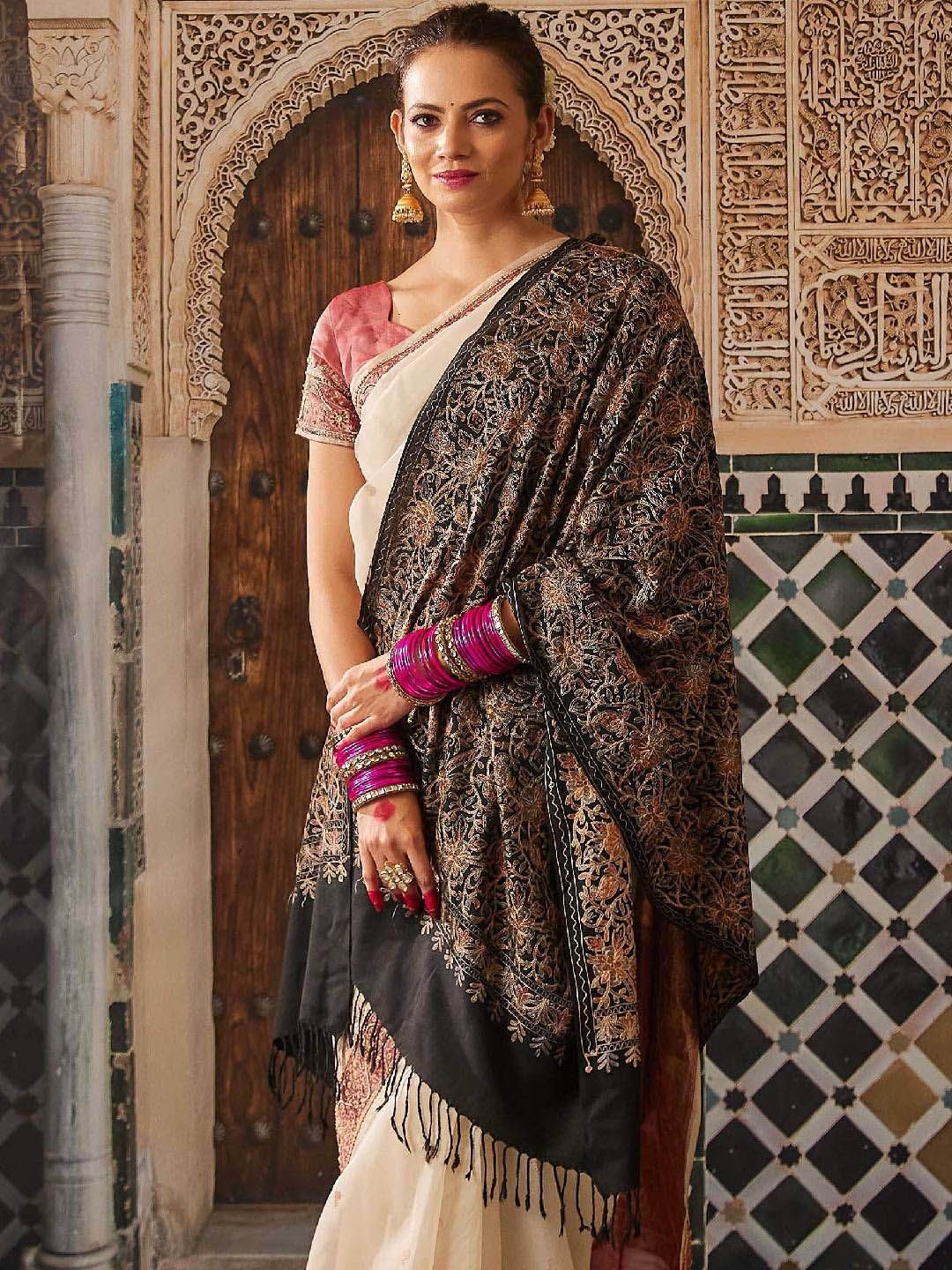 Dhiyona PA Women Paisley Embroidered Shawl