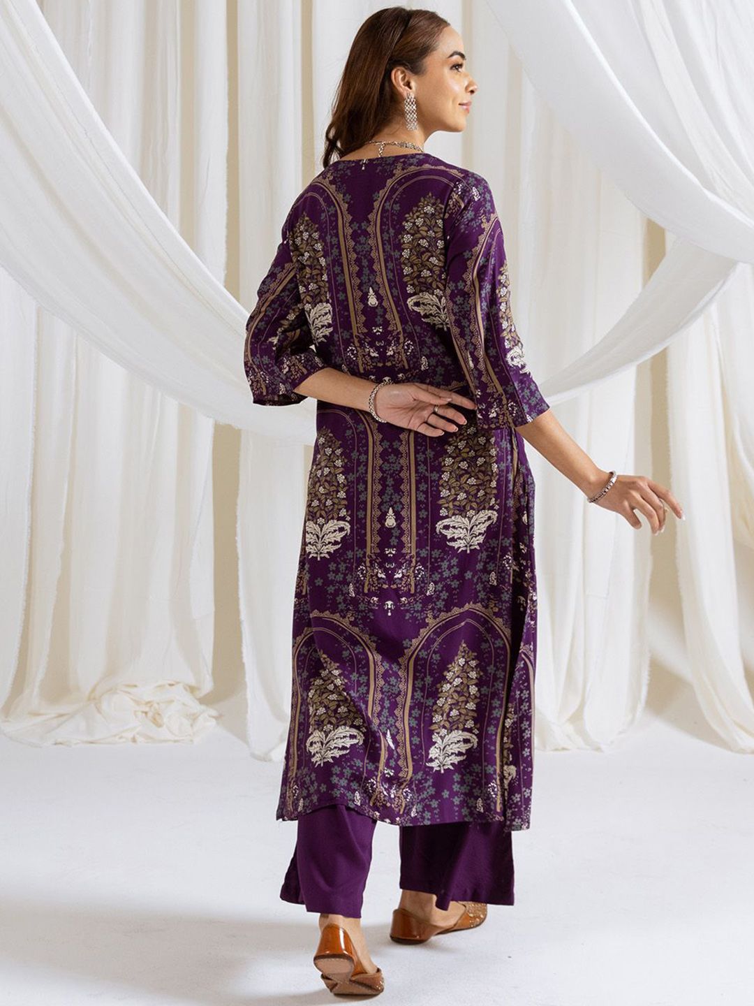 Dhiyona IS Women's Women Floral Printed Regular Kurta with Trousers