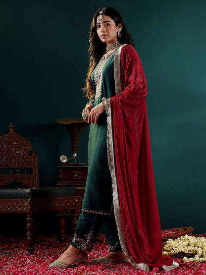 Dhiyona VA Women'sGreen Floral Embroidered Regular Sequinned Kurta With Trouser With Dupatta