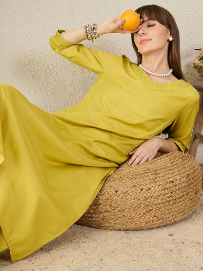 Dhiyona IE Embroidered Sequinned V-Neck Tunic With Trousers