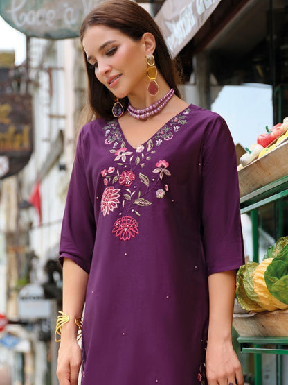Women Floral Embroidered Regular Thread Work Liva Kurta with Trousers & With Dupatta