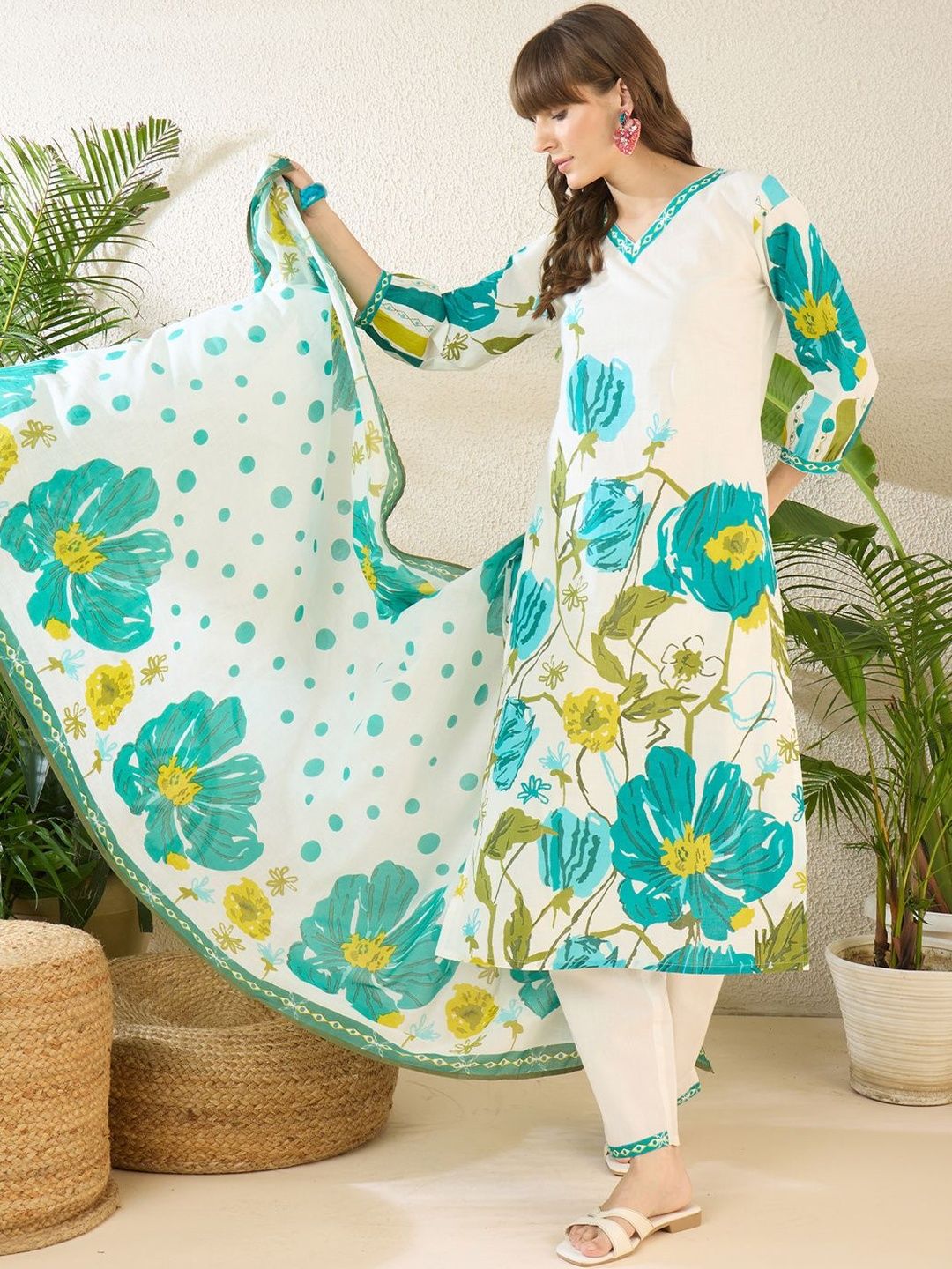 Women Floral Printed Regular Pure Cotton Kurta with Trousers & With Dupatta