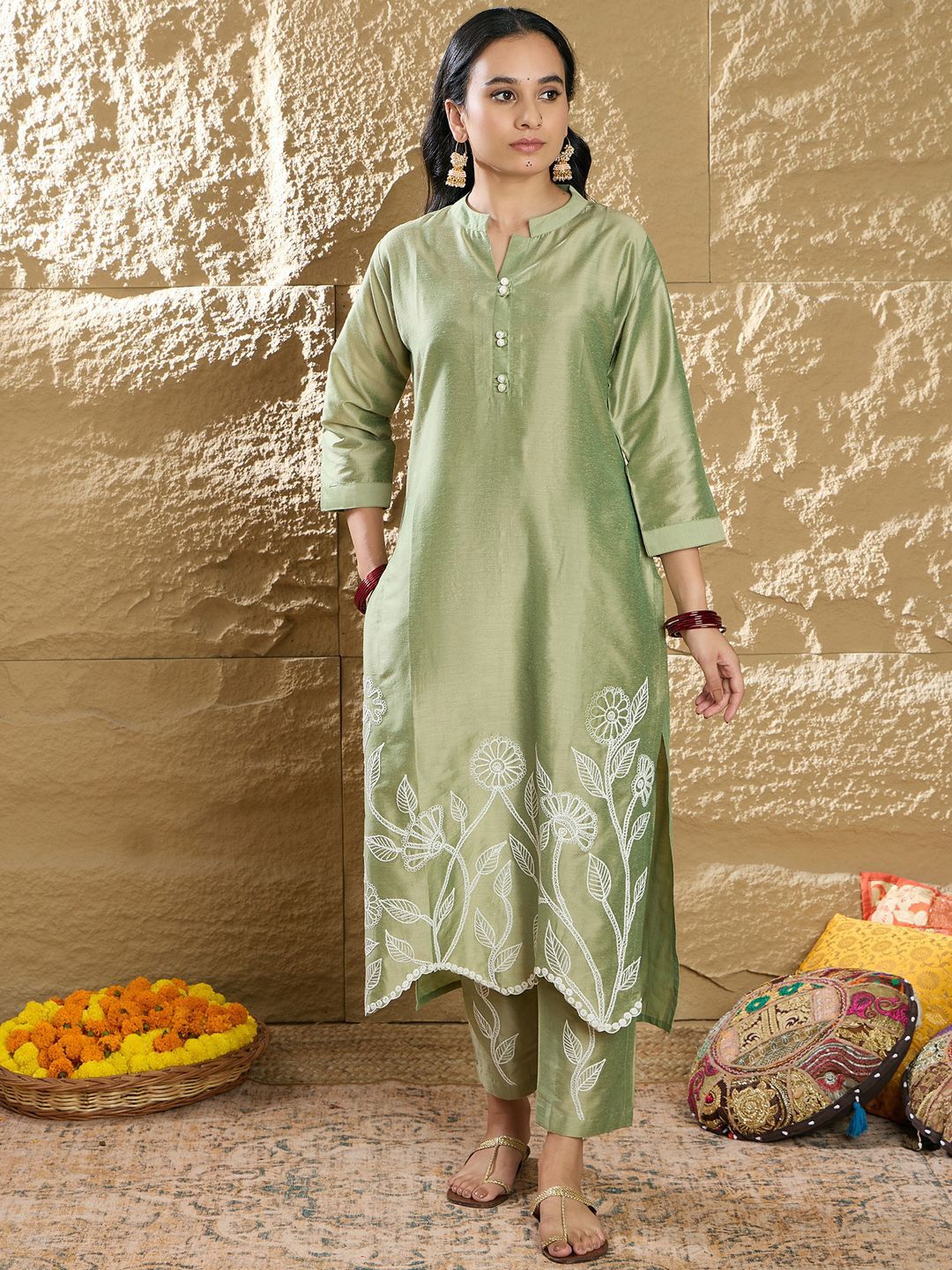 Women Floral Embroidered Regular Thread Work Kurta with Trousers