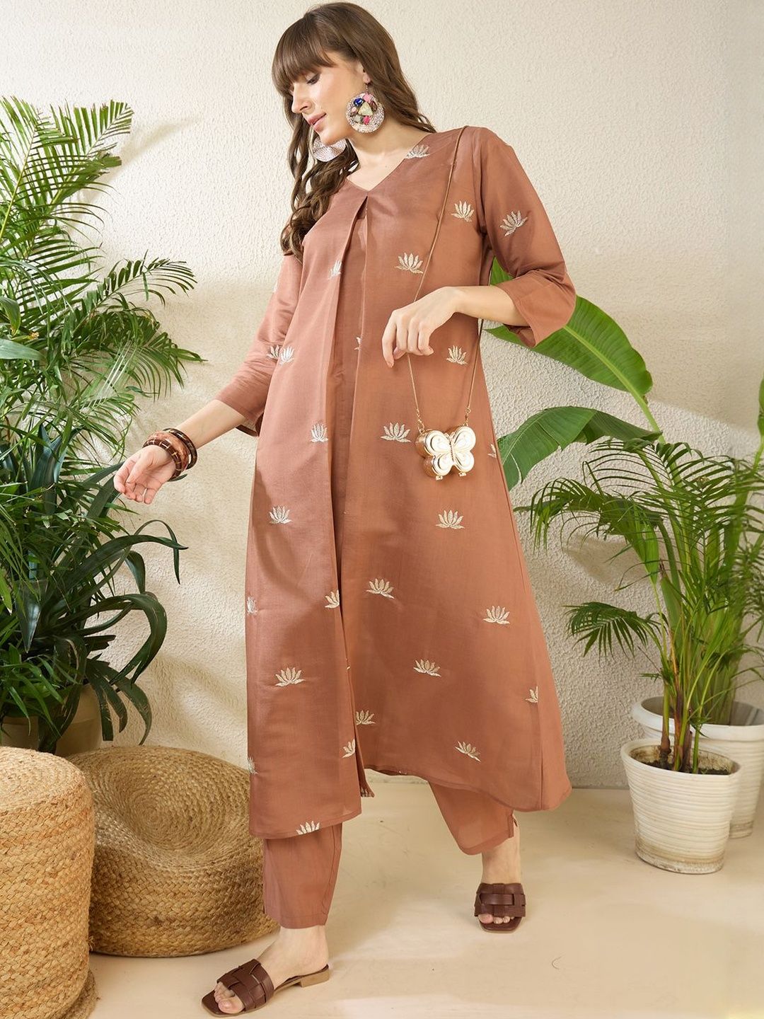 Women Ethnic Motifs Embroidered Regular Thread Work Kurta with Trousers