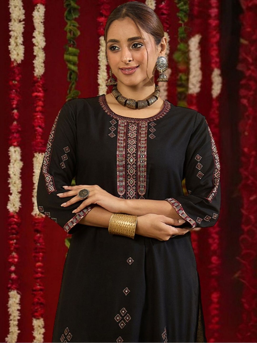 Women Ethnic Motifs Embroidered Regular Thread Work Kurta with Trousers