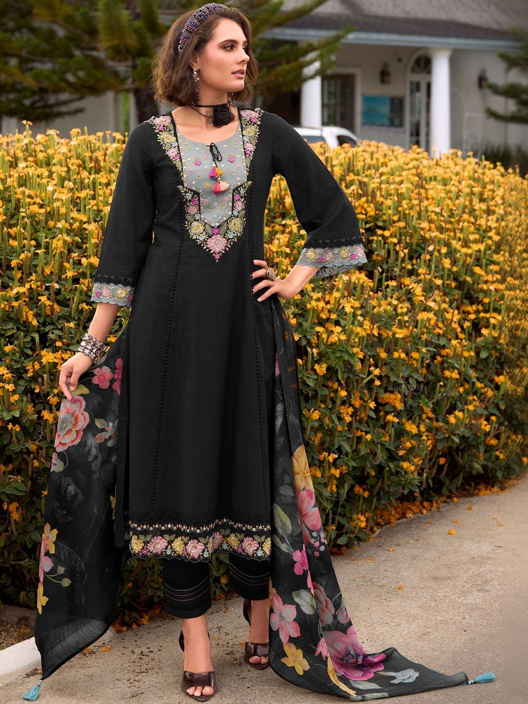 Women Floral Embroidered Regular Thread Work Pure Cotton Kurta with Trousers & With Dupatta