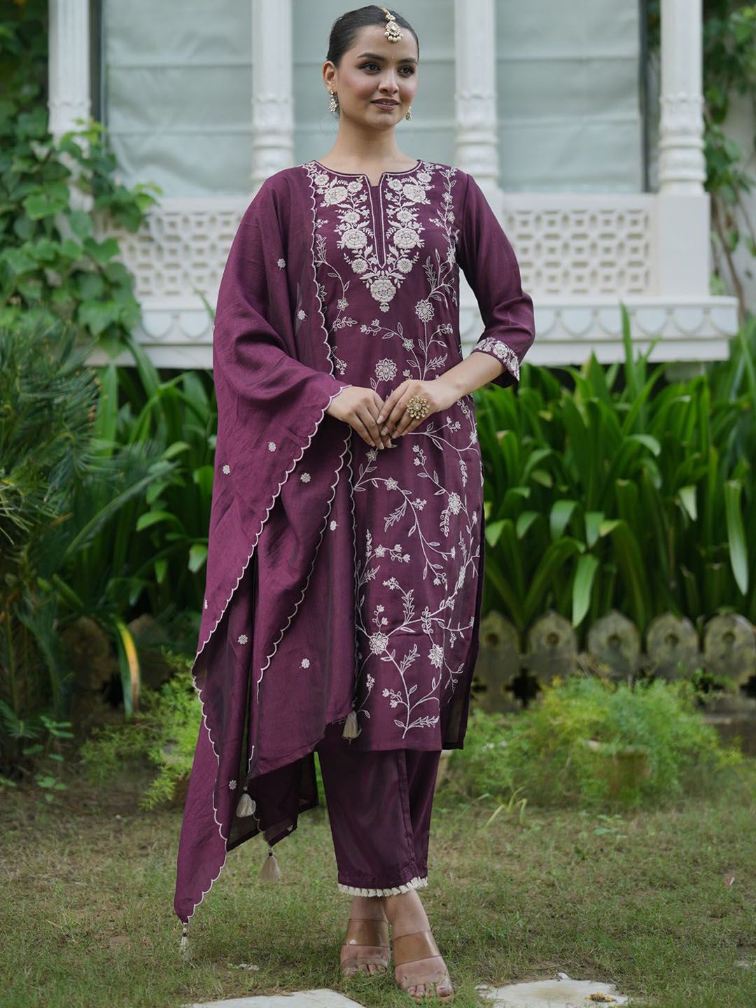 Women Floral Embroidered Regular Thread Work Kurta with Trousers With Dupatta