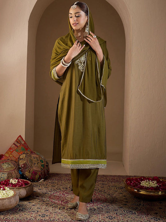 Women Floral Embroidered Regular Kurta with Trousers & With Dupatta