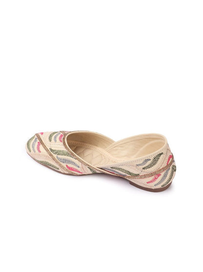 Dhiyona AK Women Embellished Synthetic Leather Mojaris