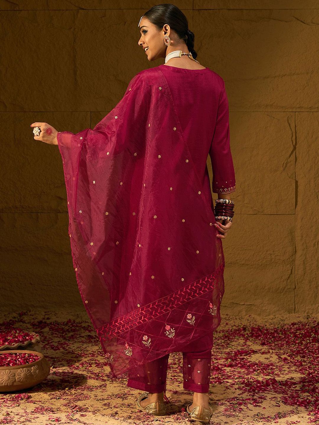 Dhiyona IE Floral Embroidered Straight Thread Work Kurta with Trousers & Dupatta