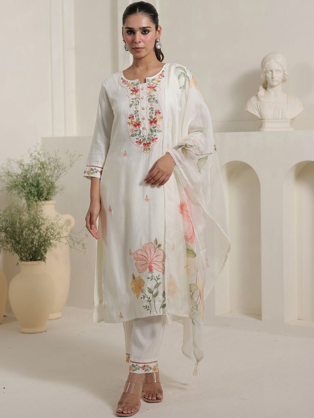 Women Floral Embroidered Regular Thread Work Kurta with Trousers & With Dupatta