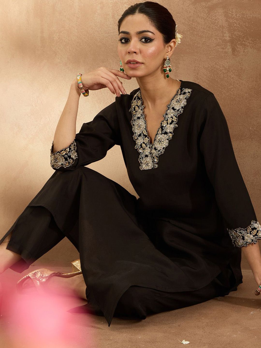 Women Floral Kurta with Trousers