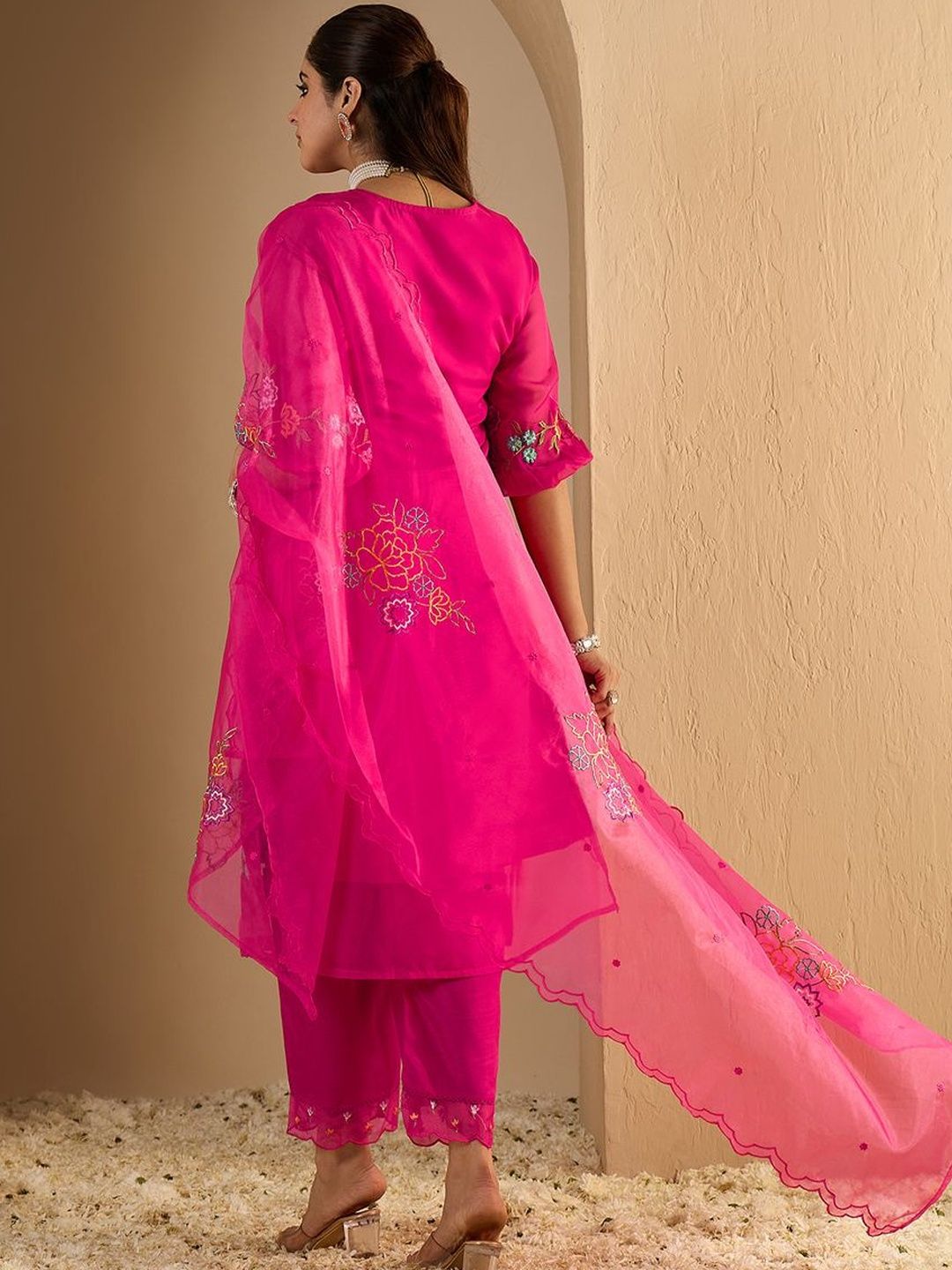 Women Floral Embroidered Regular Thread Work Kurta with Trousers & With Dupatta