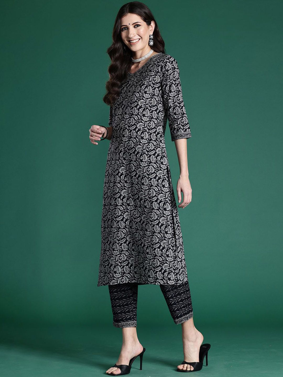 Women Floral Printed Pure Cotton Kurta Trousers & With Dupatta
