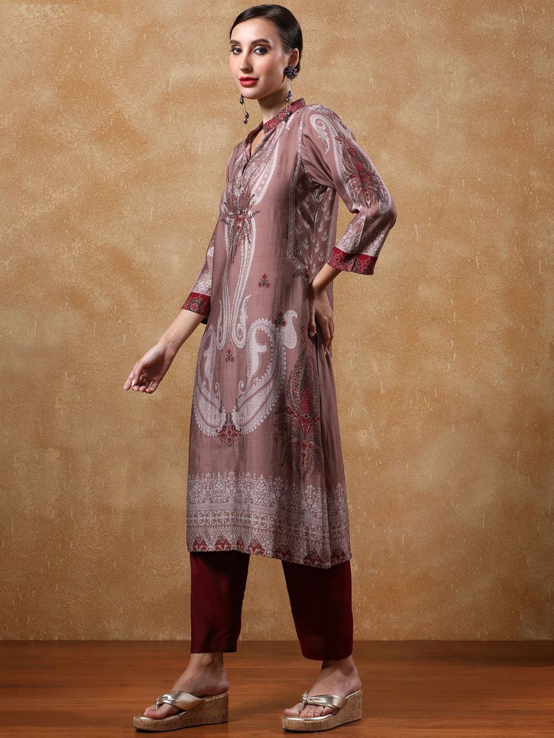 Dhiyona VA Women'sPaisley Printed Mandarin Collar Straight Kurta With Trousers