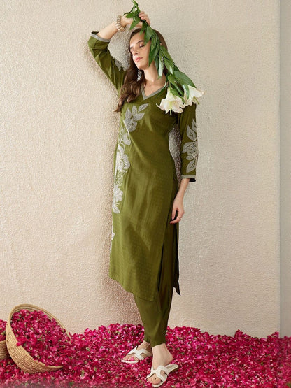 Floral Embroidered Thread Work Straight Kurta With Trousers
