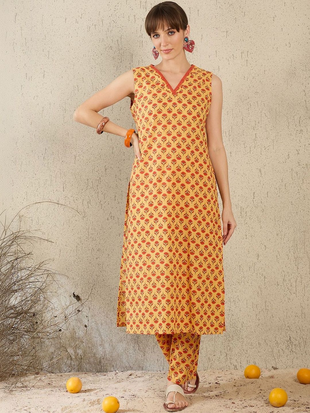 Women Floral Printed Regular Pure Cotton Kurta with Trousers