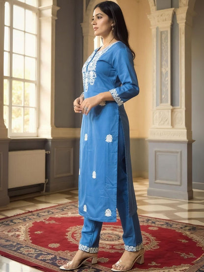 Women Ethnic Motifs Embroidered Regular Thread Work Kurta Set