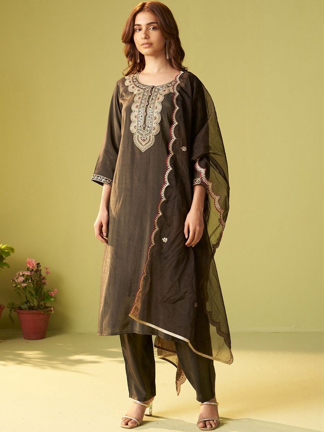 Women Ethnic Motifs Embroidered Regular Thread Work Liva Kurta with Trousers & With Dupatta
