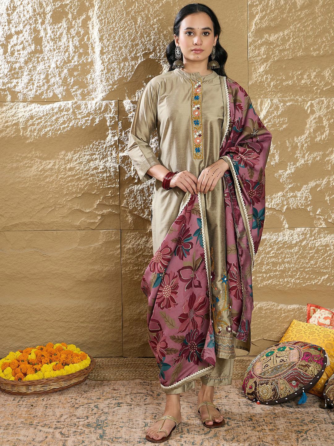 Dhiyona IE Women Floral Embroidered Regular Thread Work Kurta with Trousers & Dupatta