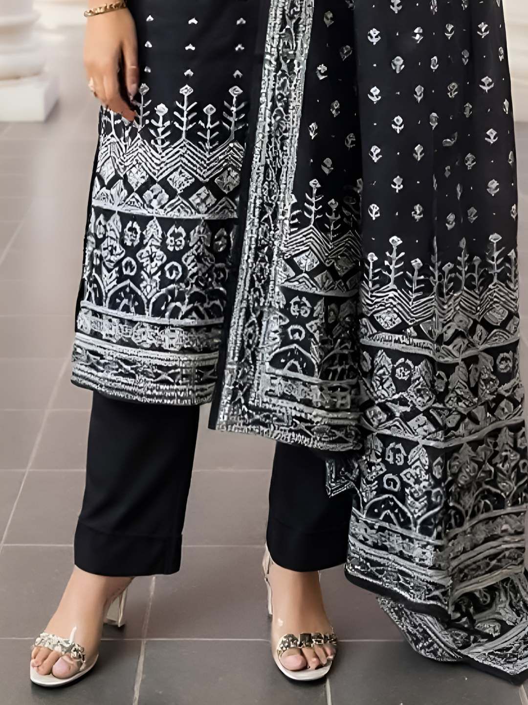 Women Ethnic Motifs Printed Cotton Kurta with Trousers & Dupatta