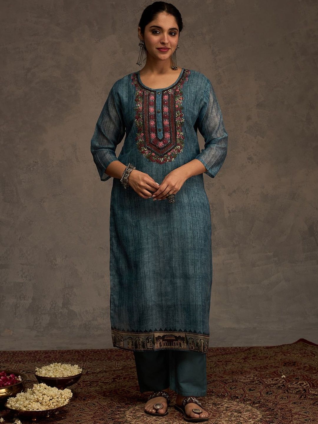 Women Ethnic Motifs Embroidered Thread Work Kurta with Trousers & Dupatta