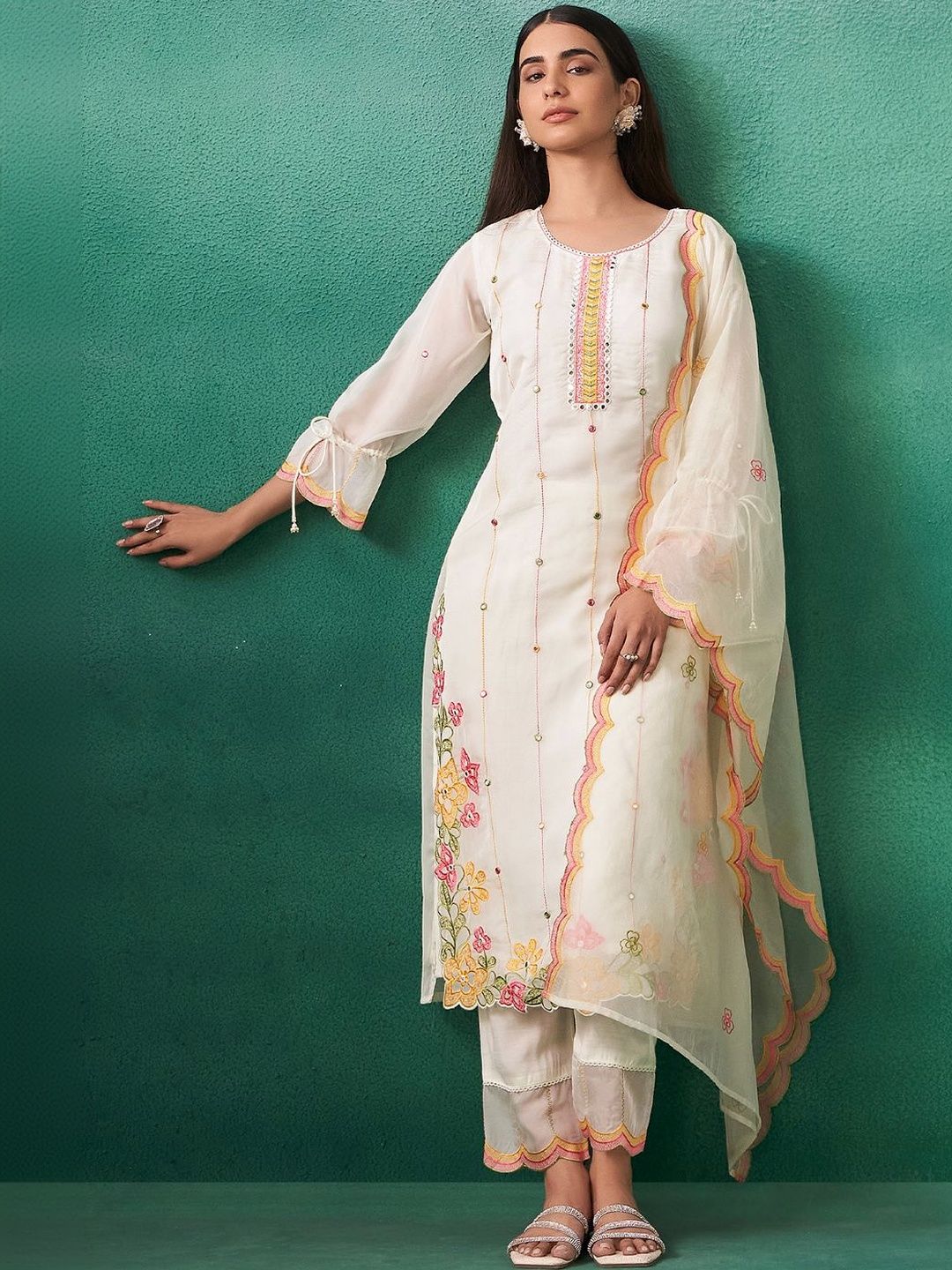 Women Floral Embroidered Regular Thread Work Kurta with Trousers & With Dupatta
