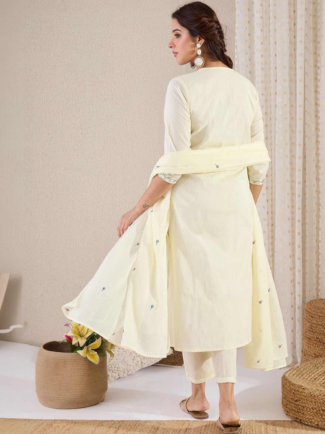 Women Floral Embroidered Empire Thread Work Pure Cotton Kurta with Trousers & With Dupatta