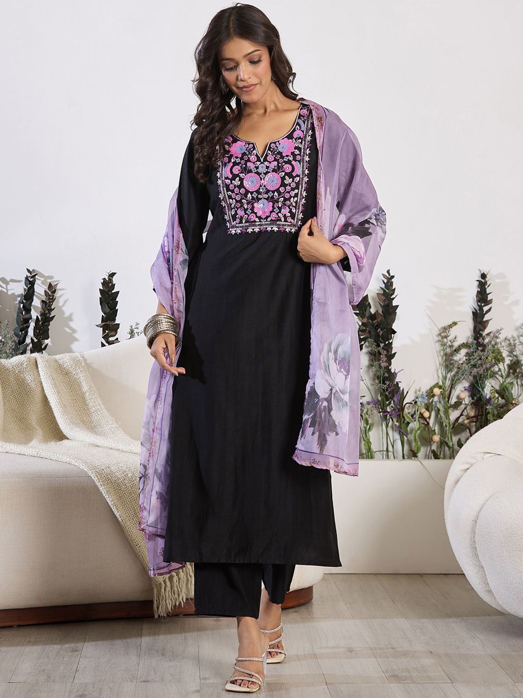 Dhiyona IE Floral Embroidered Round Neck Regular Liva Kurta With Trouser With Dupatta