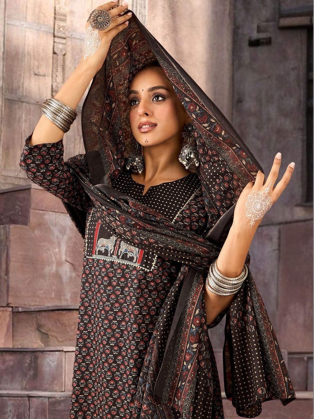 Dhiyona IE Women Ethnic Motifs Printed Regular Thread Work Pure Cotton Kurta with Trousers & With Dupatta