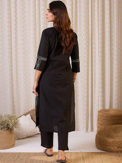 Ethnic Motifs Printed Mandarin Collar Pure Cotton Straight Kurta & Trousers