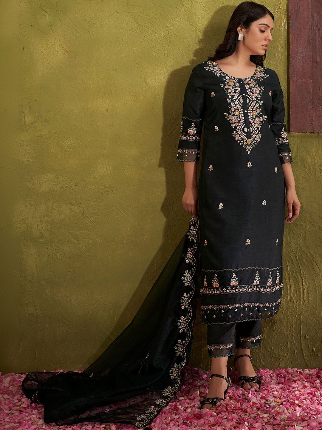Women Floral Embroidered Regular Thread Work Kurta with Trousers & With Dupatta