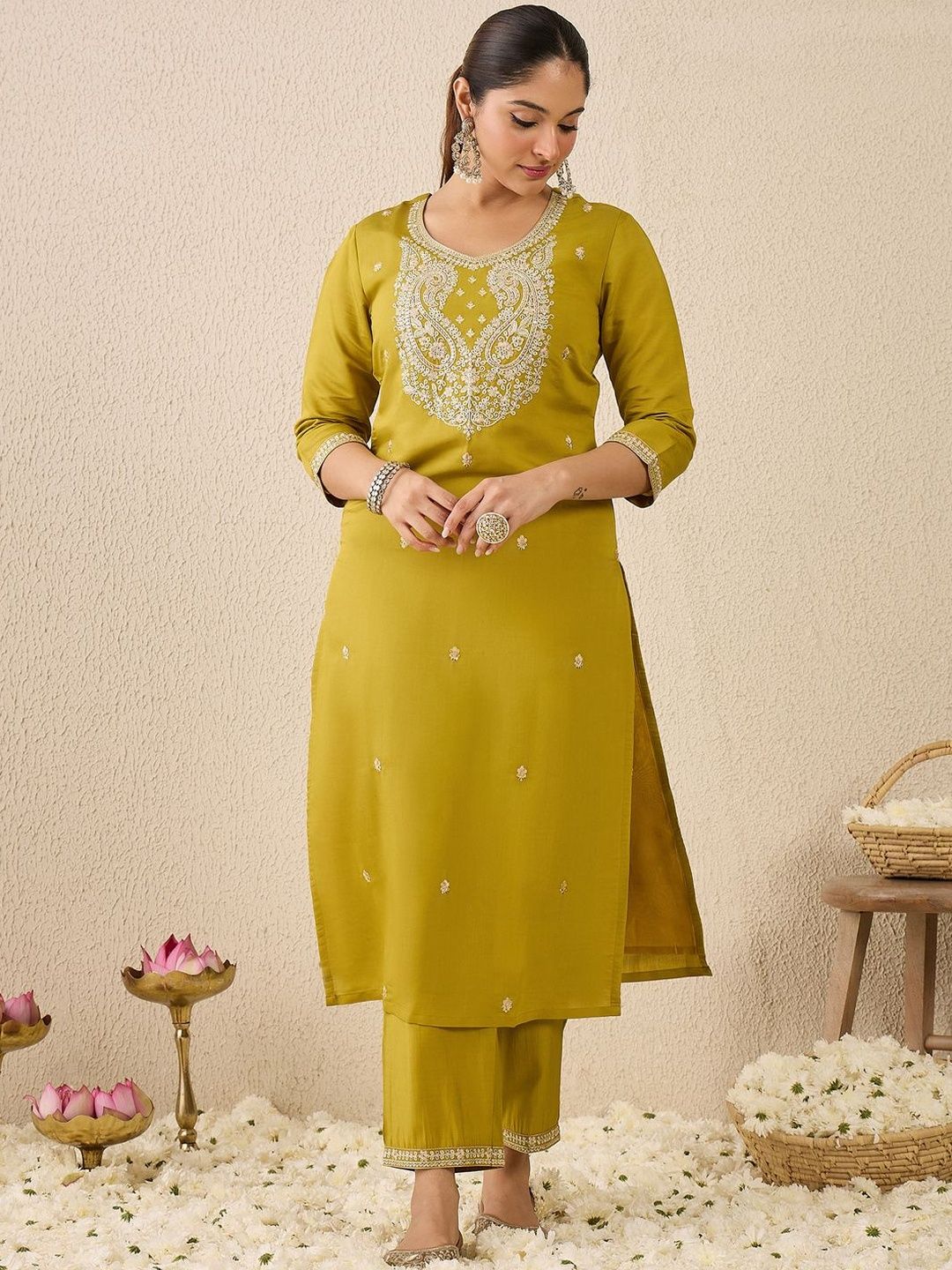 Women Embroidered Regular Thread Work Kurta And Trousers With Dupatta