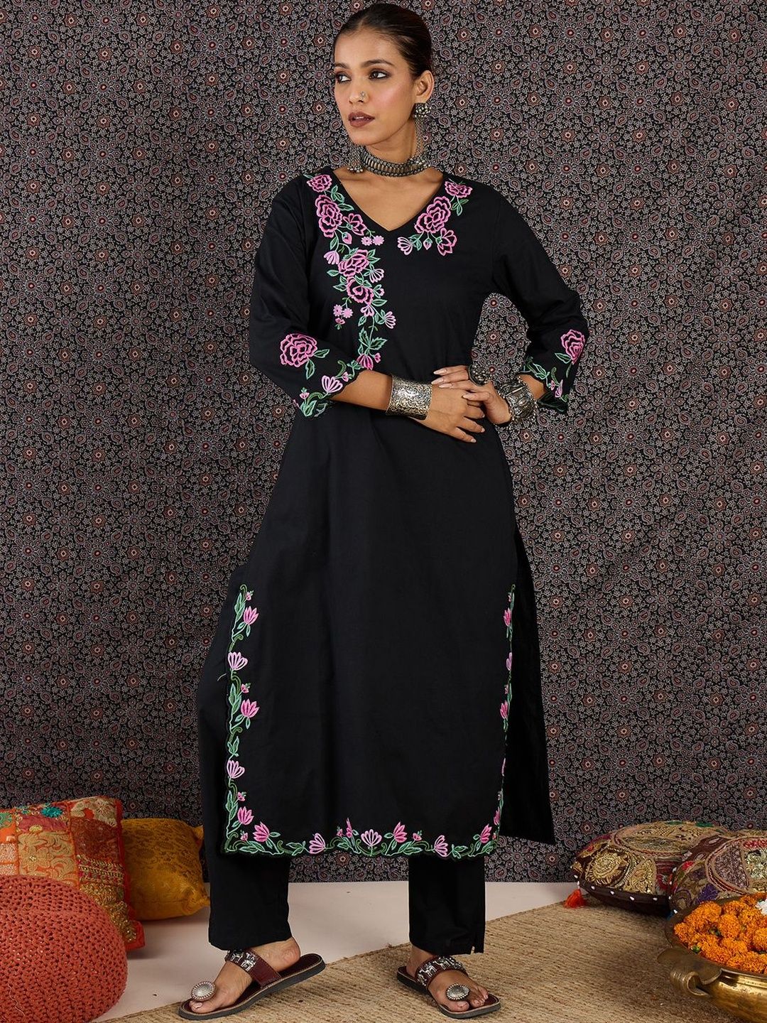 Dhiyona IE Embroidered V-Neck Three-Quarter Sleeves Pure Cotton Tunic And Trousers