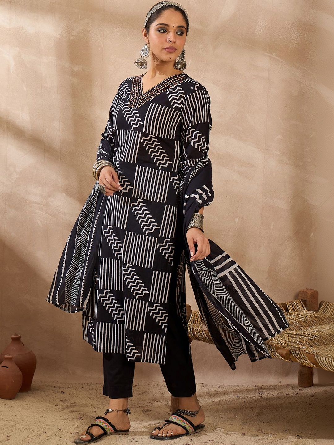 Women Printed Regular Thread Work Pure Cotton Kurta with Trousers & With Dupatta