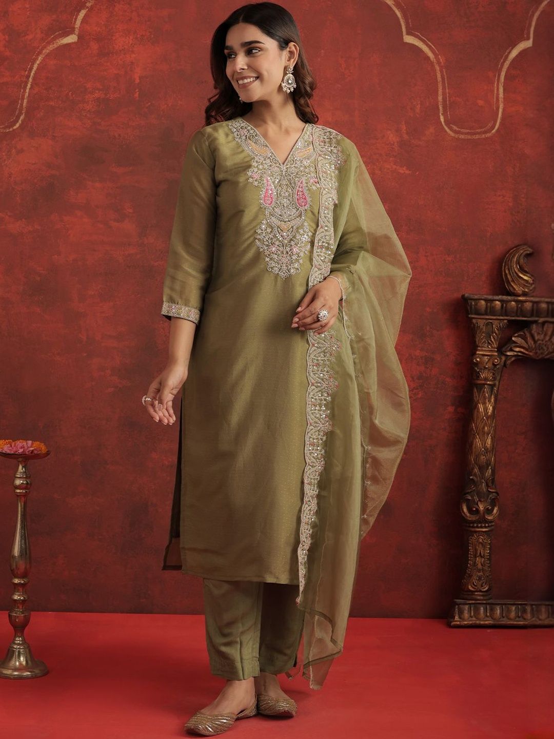 Dhiyona IE Women Ethnic Motifs Embroidered Kurta With Trousers & Dupatta Kurta Sets