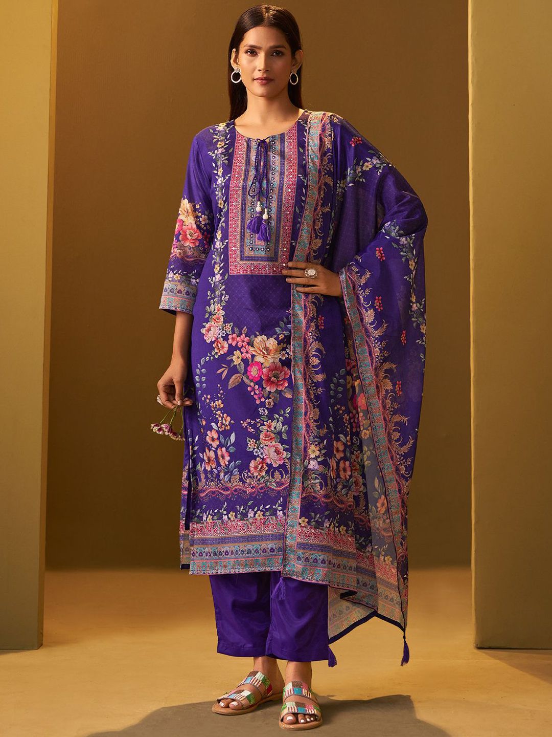 Women Floral Printed Regular Kurta with Trousers & Dupatta