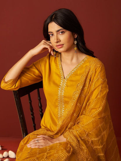 Women Ethnic Motifs Embroidered Regular Thread Work Kurta with Trousers & With Dupatta