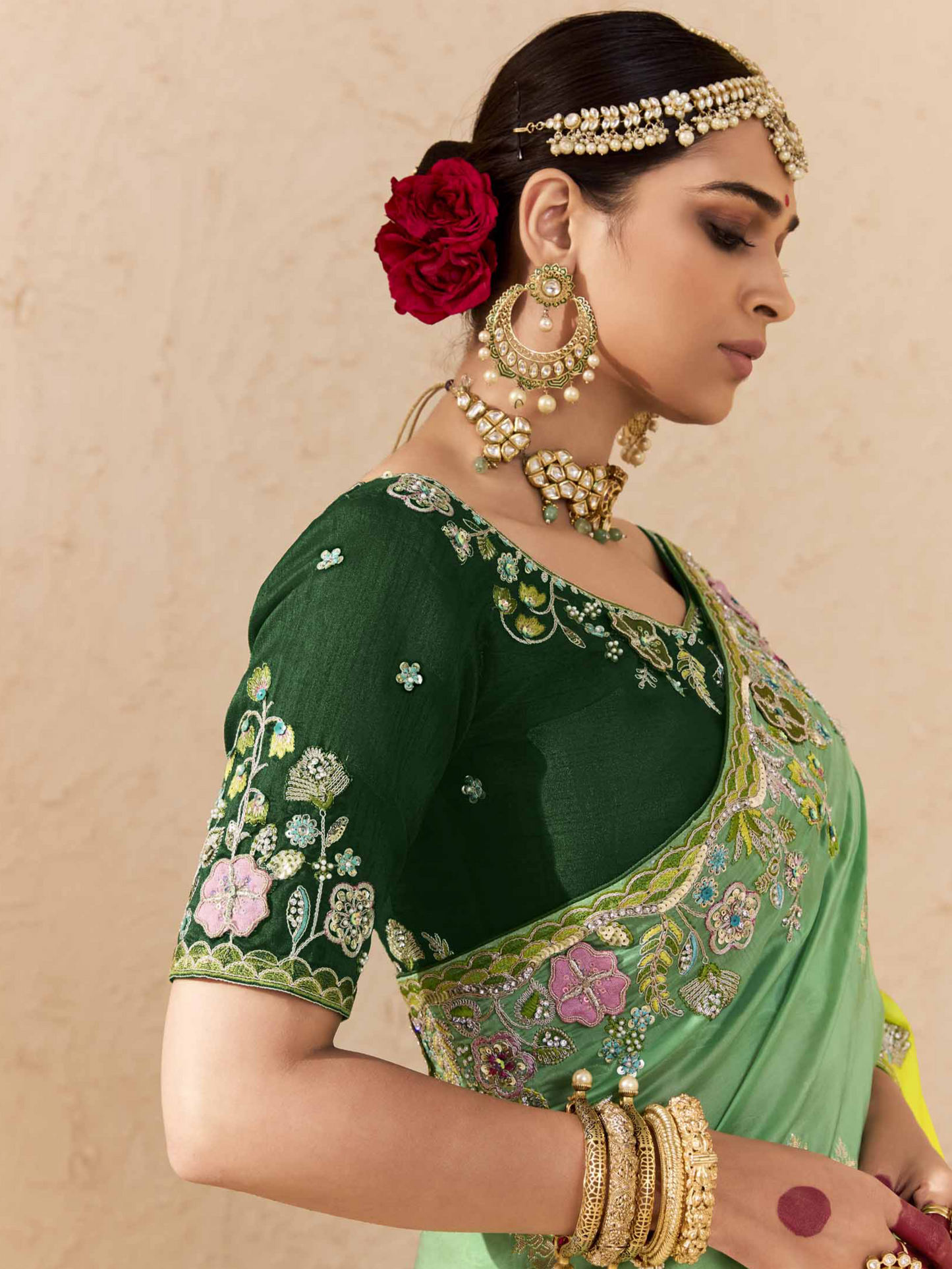 Dhiyona KM Women Shaded Green & Yellow Tussar Silk Saree