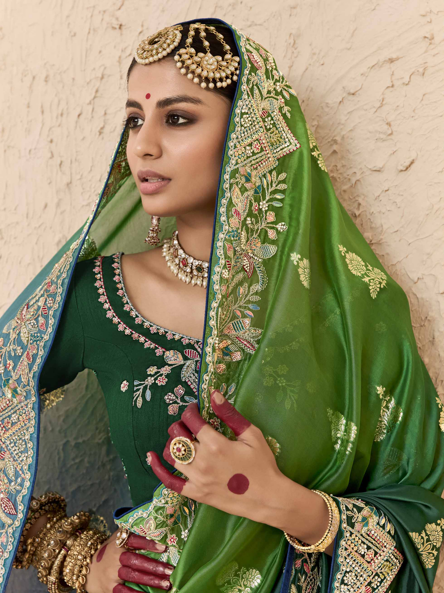 Dhiyona KM Women Shaded Green & Yellow Tussar Silk Saree