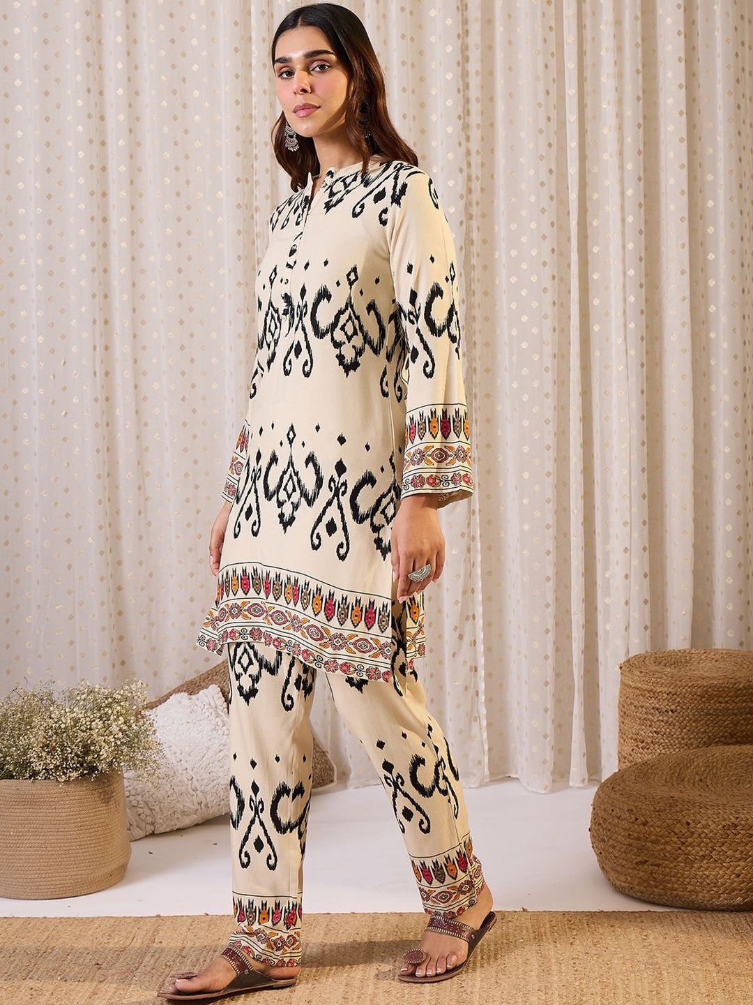 Ethnic Motifs Printed Straight Kurta With Trouser