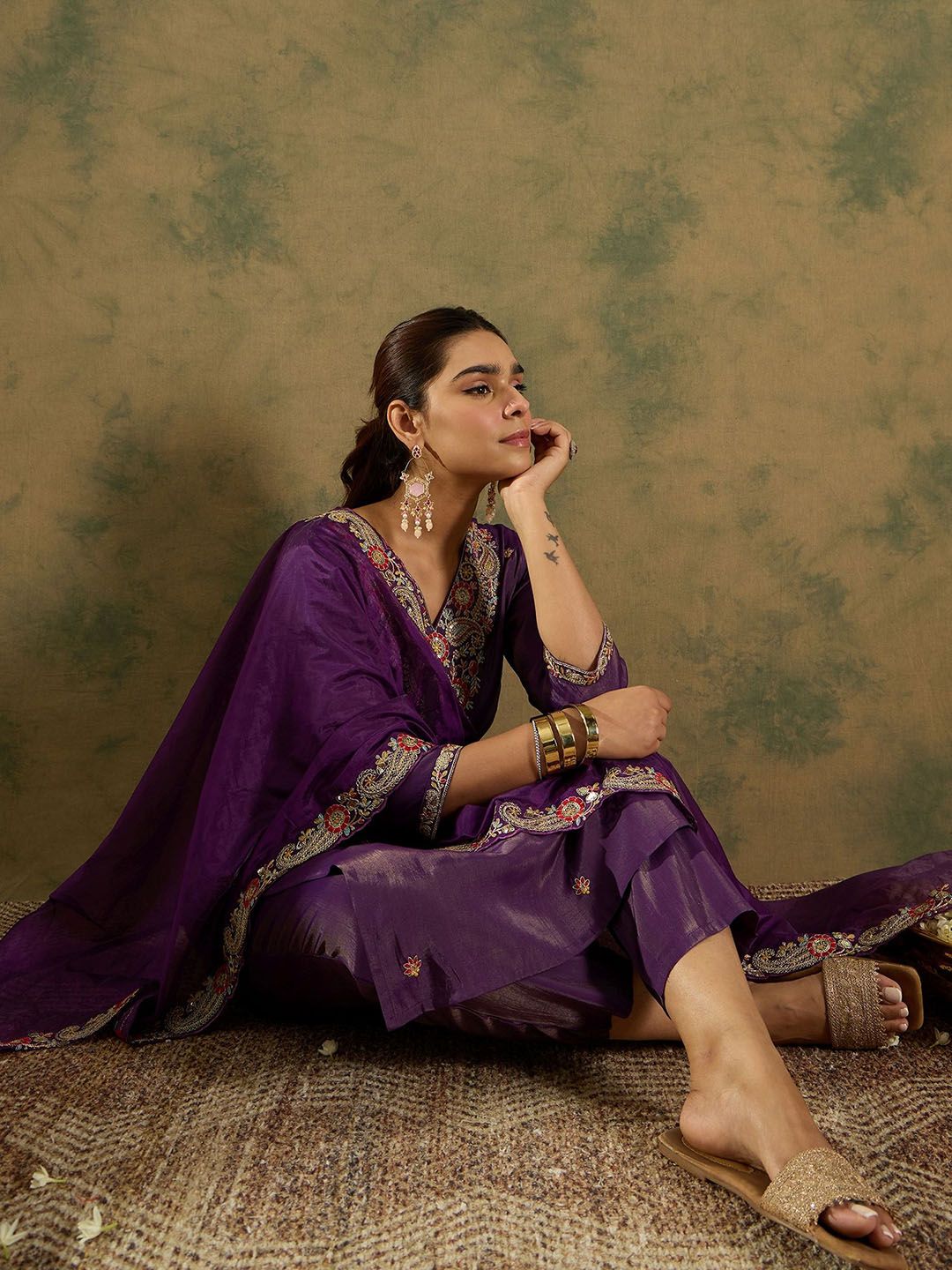 Dhiyona IE Ethnic Motifs Embroidered Kurta With Trousers & Dupatta