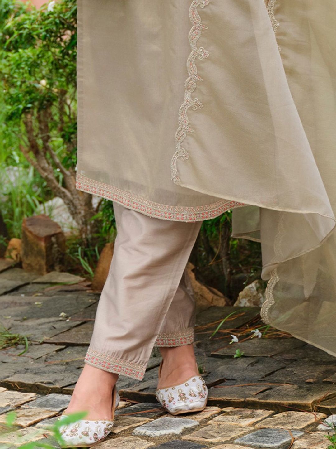 Women Ethnic Motifs Embroidered Regular Thread Work Kurta with Trousers & With Dupatta