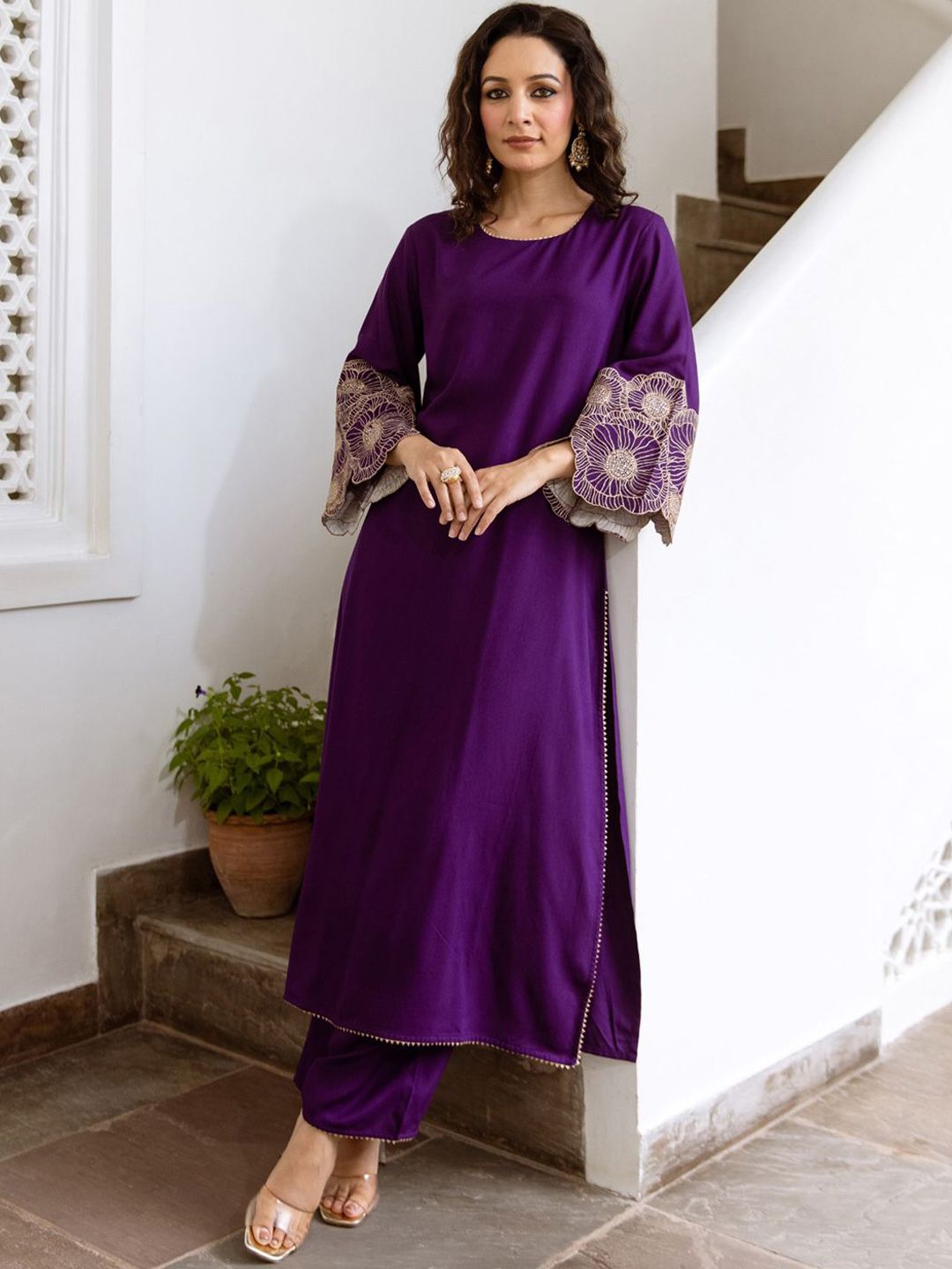 Women Floral Embroidered Regular Kurta with Trousers