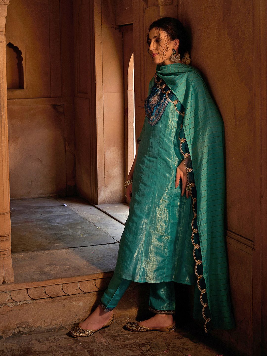 Dhiyona CH Women Floral Embroidered Regular Sequinned Kurta with Trousers & Dupatta