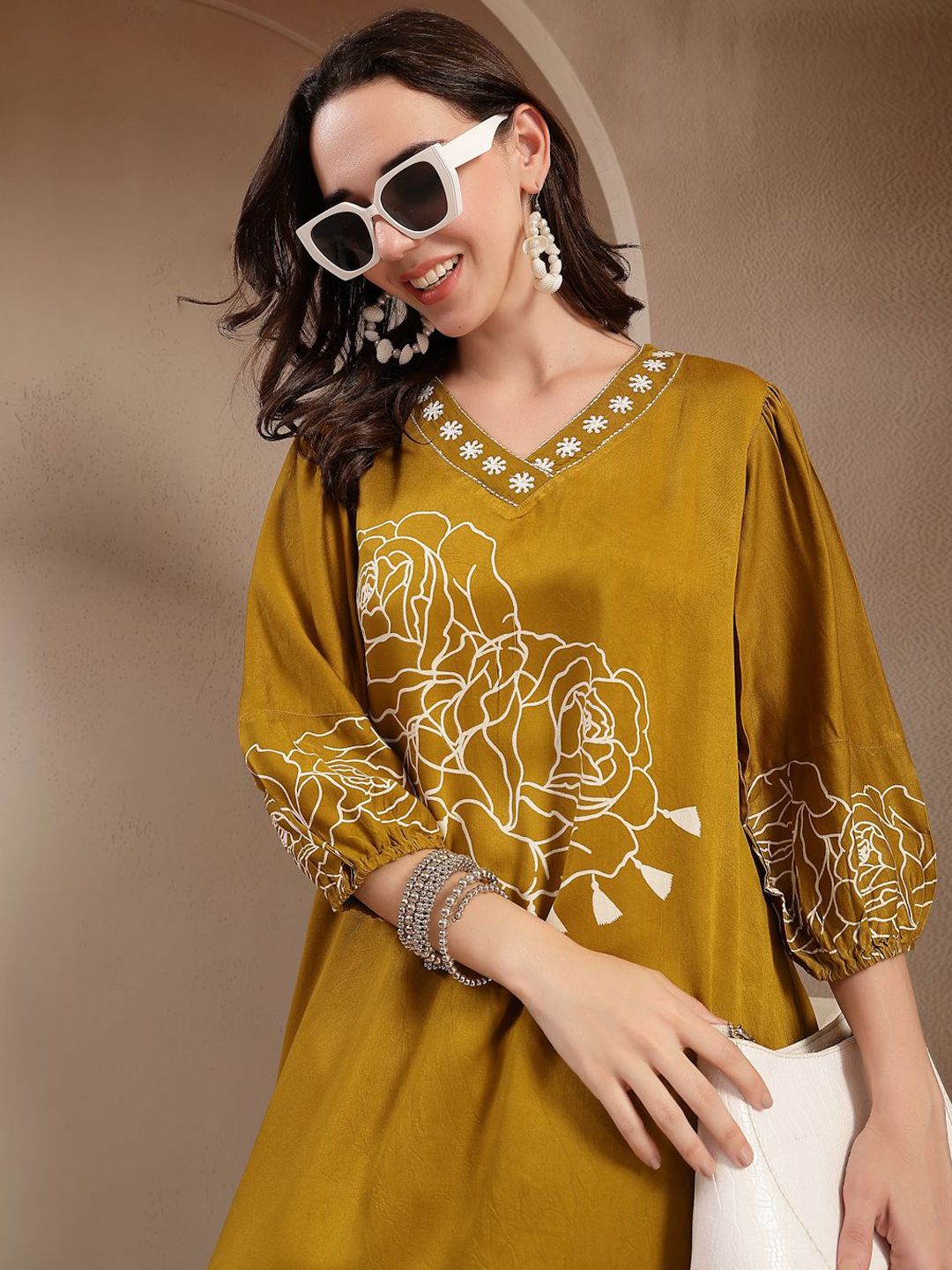 Dhiyona SN Women's Floral Printed V-Neck A-Line Kurta With Palazzos